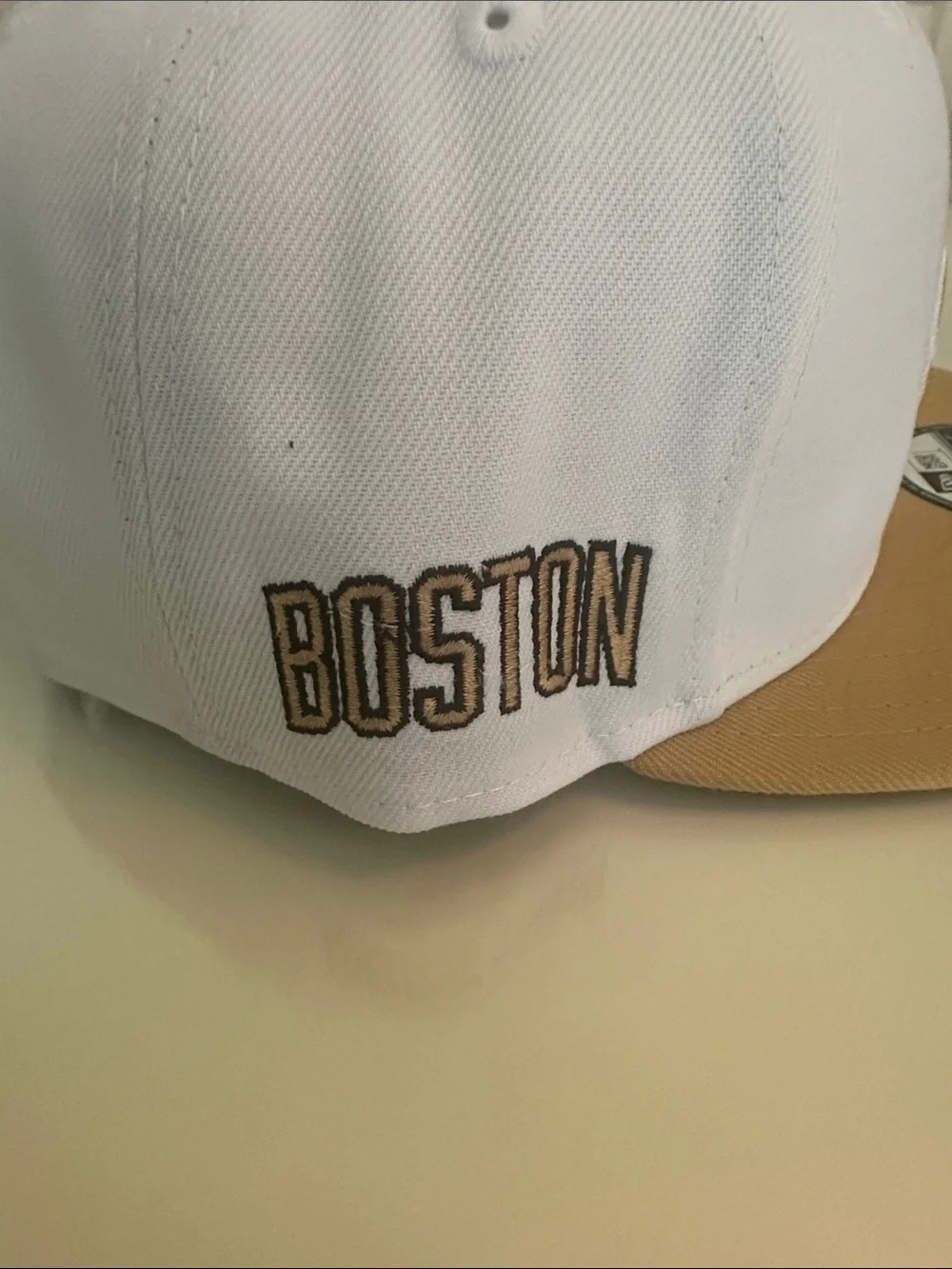 NWT Boston Celtics New Era 2025/26 City Edition 9FIFTY Snapback Hat - White/Gold
